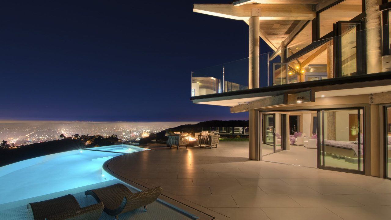 infinity pool on back of home overlooking LA - Southern California Architcture - Dean Larkin Design