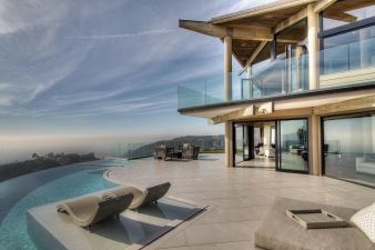 Baja Shelf or "architect's pool" in a gorgeous pool in architecture design project Macapa Drive -Dean Larkin Design