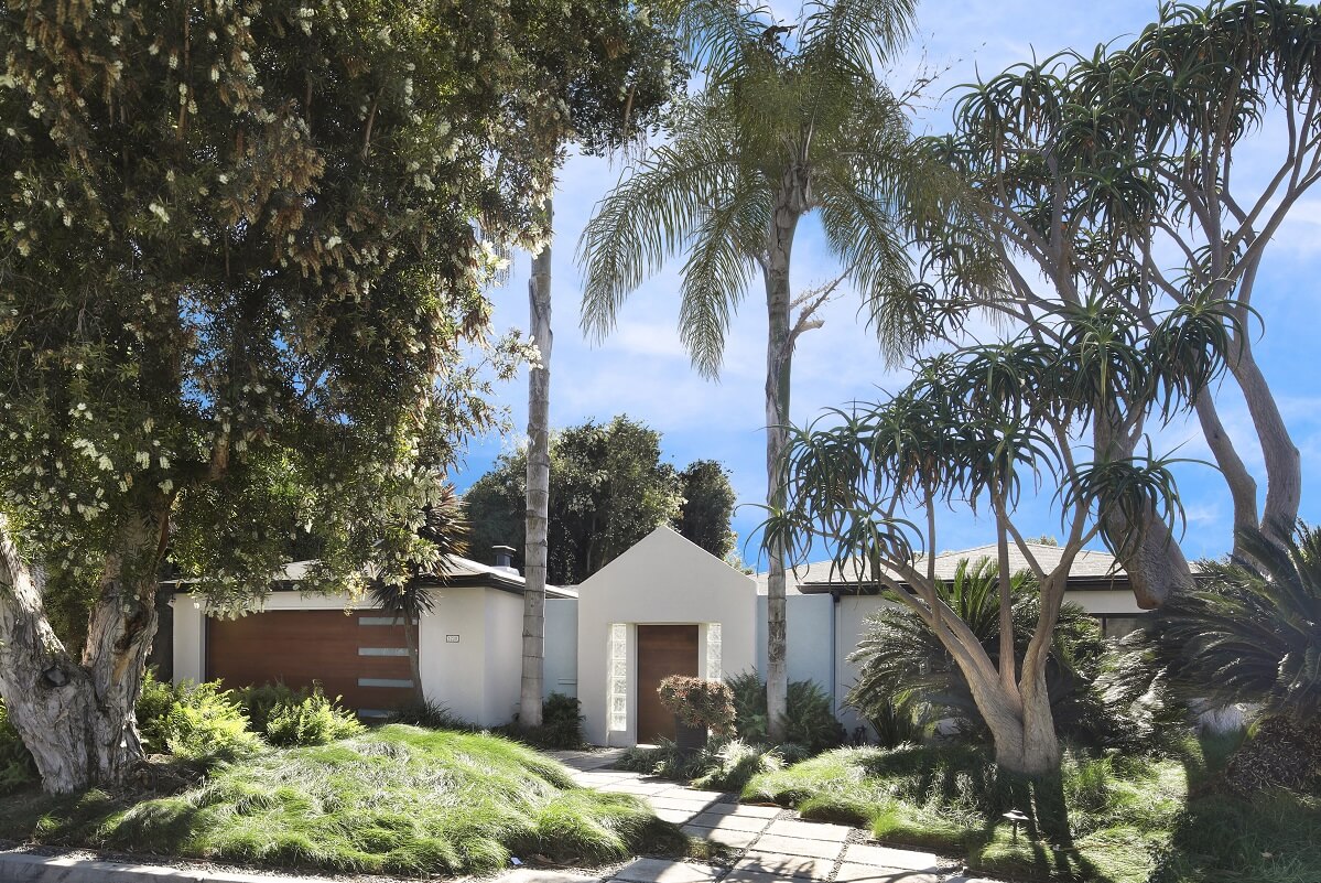 Exterior front of River Lane Project | Dean Larkin Design