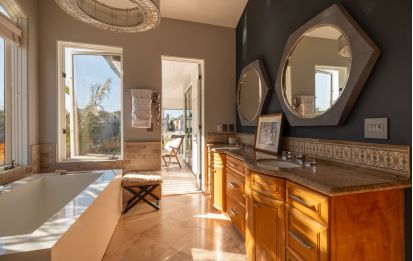 Primary bathroom of Grand Canal Project - Dean Larkin Design